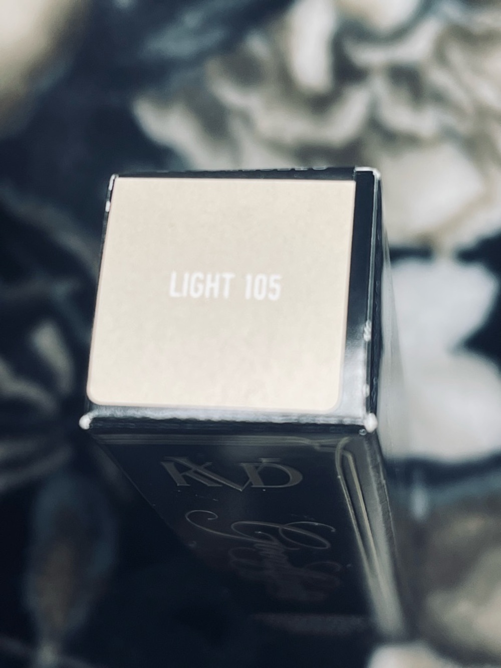 KVD Light 105 Good Apple Lightweight Full Coverage Concealer - Picture 3 of 4
